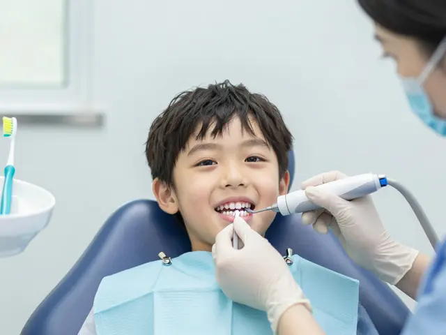 Zubní kámen u dětí: Co byste měli vědět o jeho odstranění?